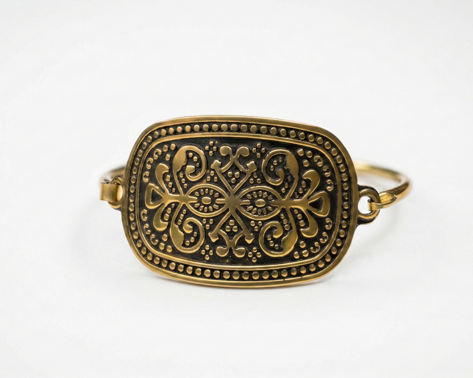 Diwan Medallion Cuff