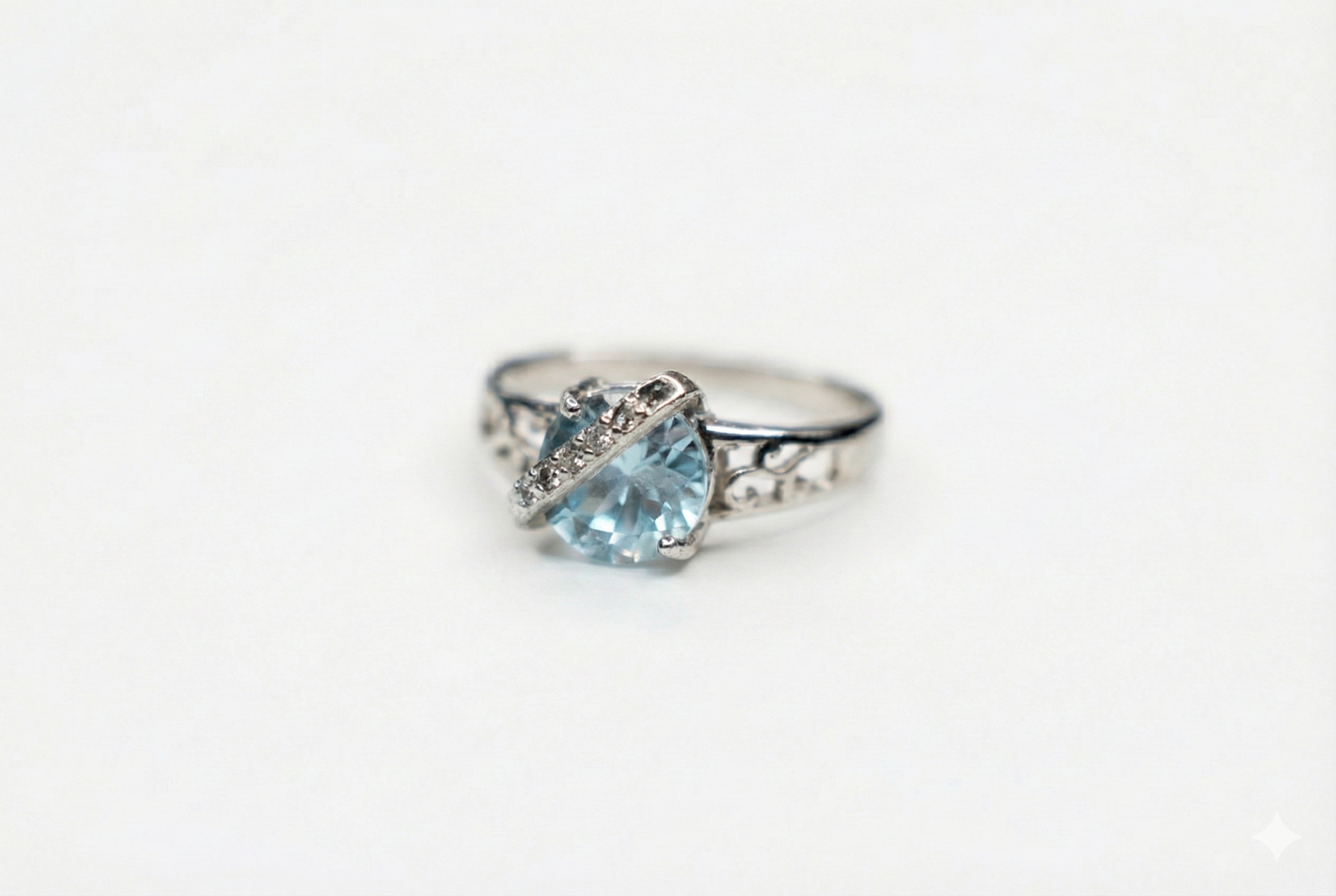 Filigree Azure Ribbon Ring